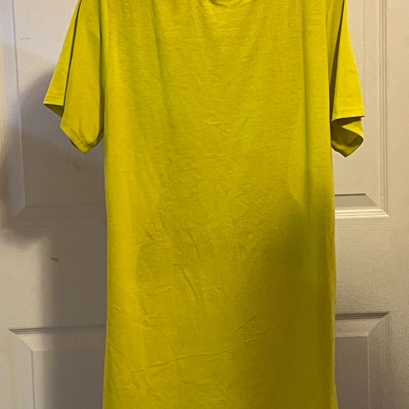 LuLaRoe Yellow Short Sleeve Relaxed Tee - Picture 2 of 5